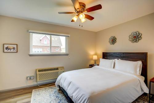 Postel nebo postele na pokoji v ubytování Free Parking Pet Friendly Private Entry MedCenter