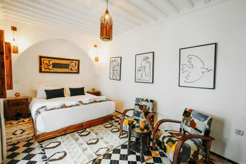 Кровать или кровати в номере Riad NL&S Collection