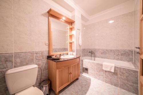 Un baño de Hotel Diana