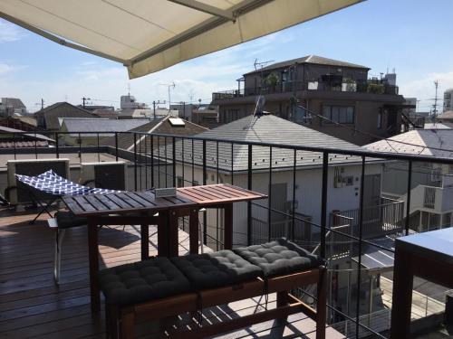 Μπαλκόνι ή βεράντα στο Shimokitazawa large Studio for family