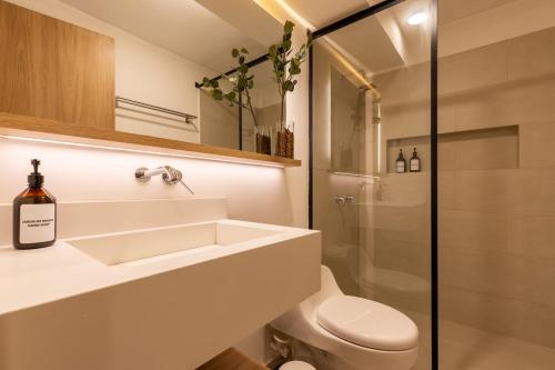 Koupelna v ubytování 204 Trendy Apt w AC and Hammock in Laureles Area