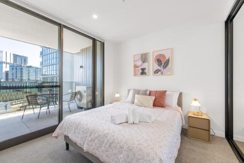 Postel nebo postele na pokoji v ubytování Central Woden Stay, Near Hospital, CIT, Pool