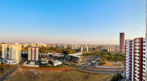 Linna Caldas Novas üldine vaade või majutusasutusest Oásis Termal Flat Top Exclusivo Em Caldas Novas pildistatud vaade