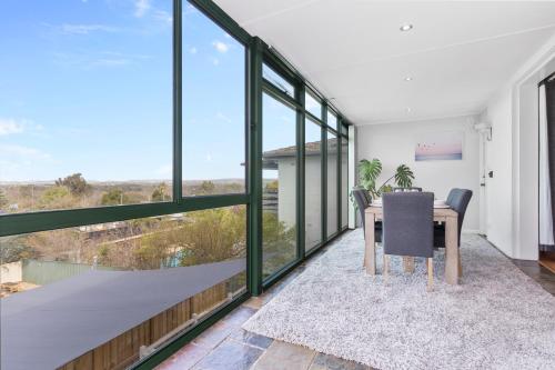 'Above the Trees' - Spectacular Views, Sleeps 10にあるバルコニーまたはテラス
