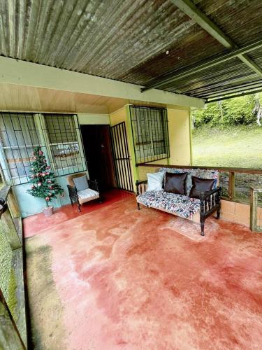 a living room with a couch in a house at Starfruit House in Chachagua