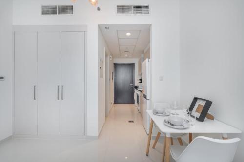 Fotografie z fotogalerie ubytování StayShort - Mesmerizing Studio in Damac Hills with City Views v destinaci Dubai Marina