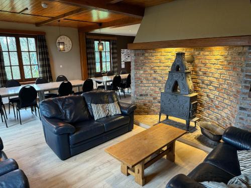 Ruang duduk di Durbuy Hillside Family Villa