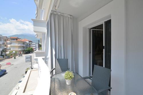 Un balcón o terraza de Epavlis Luxury apts