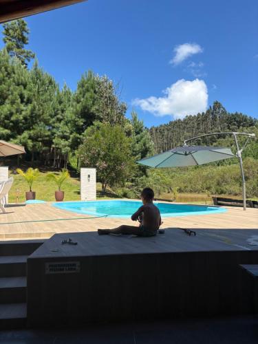 Πισίνα στο ή κοντά στο Chalé Cabana Sítio na Serra para amigos e familiares com Piscina