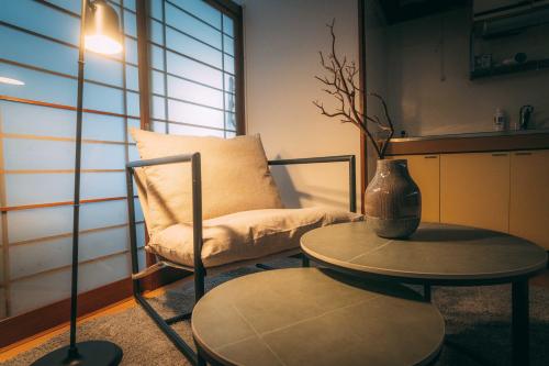 a living room with a couch and a table at リトリートコート薬院 in Fukuoka