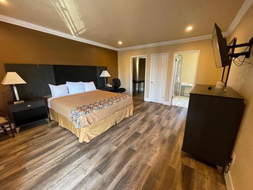 a hotel room with a bed and a flat screen tv at Econo Lodge in Fairfield