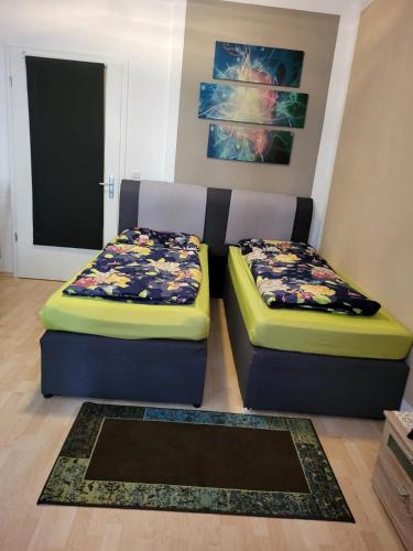 two beds sitting next to each other in a room at Unterkunftsresidenz in Erfurt