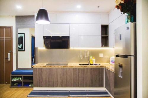Η κουζίνα ή μικρή κουζίνα στο Liam House At Sapphire Ha Long