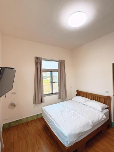 Postel nebo postele na pokoji v ubytování Fu Courtyard Homestay