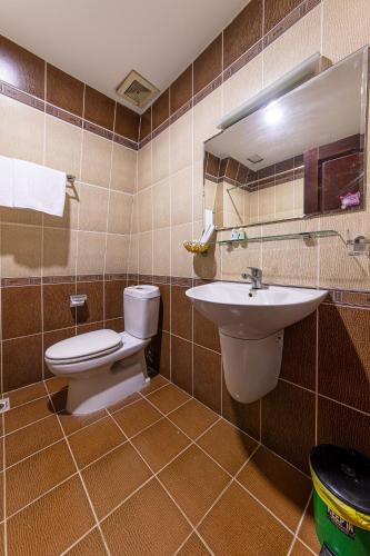 Phong Lan 2 Hotelにあるバスルーム