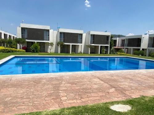 a large swimming pool in front of a building at Family Home with Pool, El Mirador 2 Bedrooms in Tlayecac