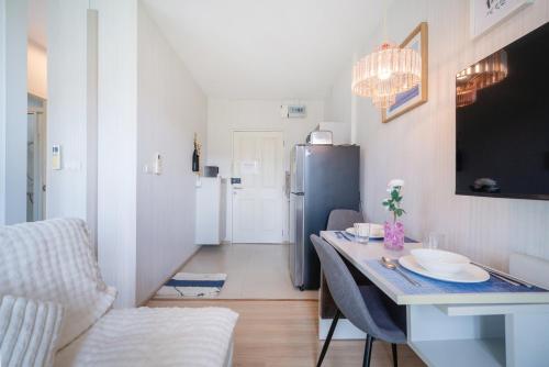 Kuchyň nebo kuchyňský kout v ubytování Bangtao,Layan beach apartment