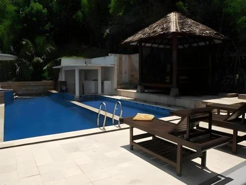 Бассейн в Hotel Minahasa или поблизости