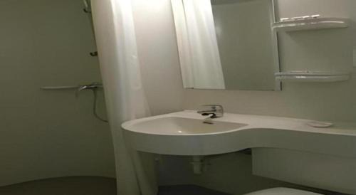 Phòng tắm tại Super 8 Hotel Jinan Railway Station Square