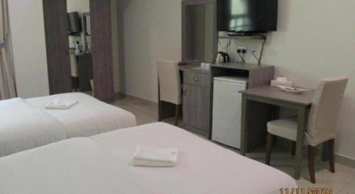 Katil atau katil-katil dalam bilik di Sovereign Hotel - Marriage Certificate Required