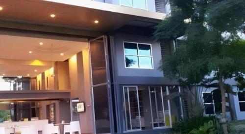 Bangunan di mana terletaknya hotel