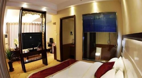 Dunhuang Dunhe Hotelにあるテレビまたはエンターテインメントセンター