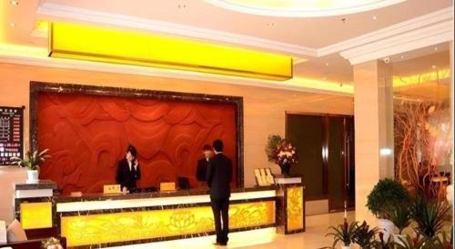 Dunhuang Dunhe Hotelのスタッフ