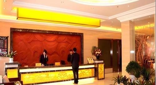 Dunhuang Dunhe Hotelのスタッフ
