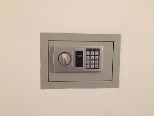 a switch on a wall with a control panel at B&B Quintino Sella in Iglesias