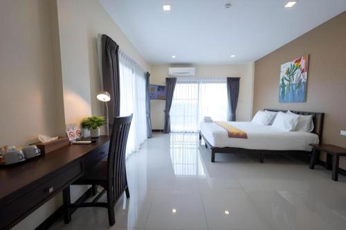 Кровать или кровати в номере The Nest Krabi Hotel
