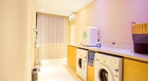Cucina o angolo cottura di City Comfort Inn Hotel Guilin Hongling Road