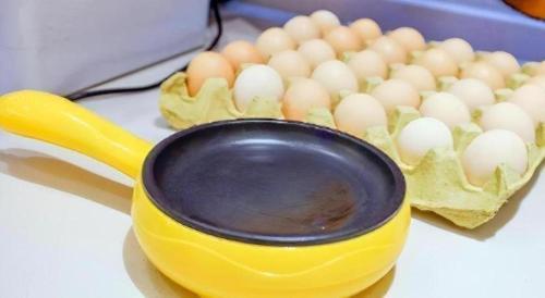 a yellow cup with eggs in it on a table at GreenTree Inn Express Yingtan Yujiang Railway Station in Yingtan