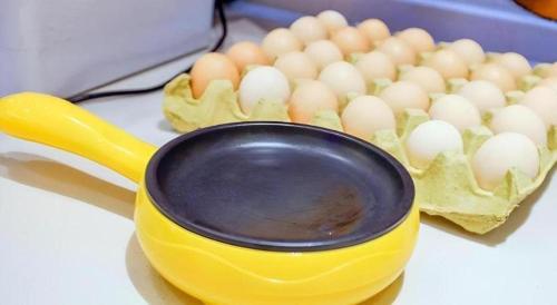 a yellow cup with eggs inside of it on a table at GreenTree Inn Express Yingtan Yujiang Railway Station in Yingtan