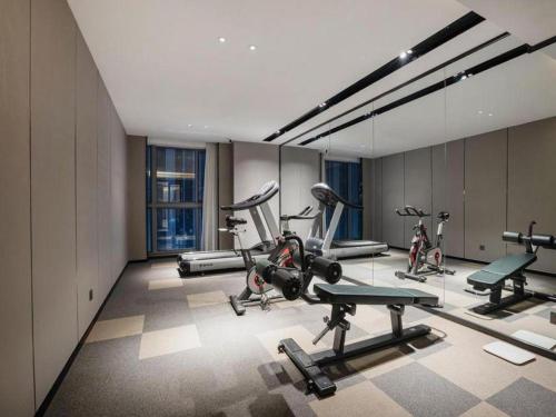 Fitness centrum a/nebo fitness zařízení v ubytování Echarm Hotel Nanning the MixC Dongmeng Business District