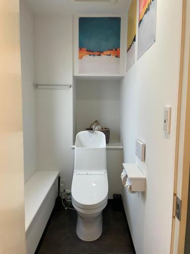 Tokyo Gallery Stay 駅1分で貸切 8人OKのアーティスト制作のベッド 桜を見下ろせる部屋 商店街で賑やか