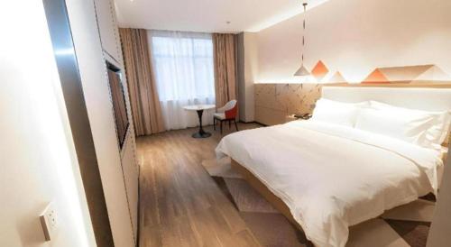 Ένα ή περισσότερα κρεβάτια σε δωμάτιο στο Borrman Hotel Yongzhou High Speed Railway Station