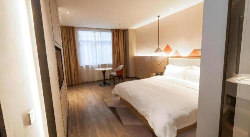 Ένα ή περισσότερα κρεβάτια σε δωμάτιο στο Borrman Hotel Yongzhou High Speed Railway Station