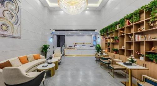 Χώρος καθιστικού στο Green Tree Inn Express Heze University Town