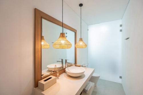 Ένα μπάνιο στο Lovely Nyanyi 2 - 2BR Private Pool Villa in Nyanyi Near Nuanu