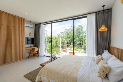 Ένα ή περισσότερα κρεβάτια σε δωμάτιο στο Lovely Nyanyi 2 - 2BR Private Pool Villa in Nyanyi Near Nuanu