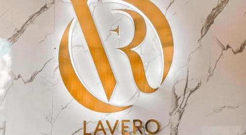 LAVERO SUITESに飾ってある許可証、賞状、看板またはその他の書類