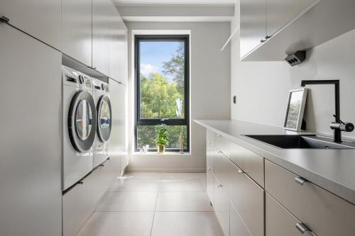 Fotografie z fotogalerie ubytování Exklusiv villa - Pool, bio & hyrbil v destinaci Stockholm