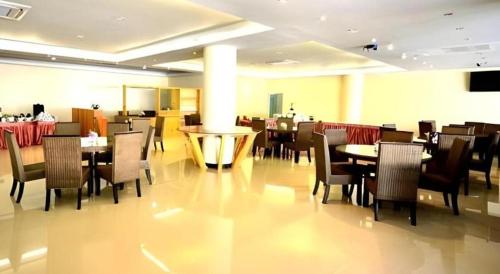 Телевизор и/или развлекательный центр в Piyaporn Pavilion Hotel
