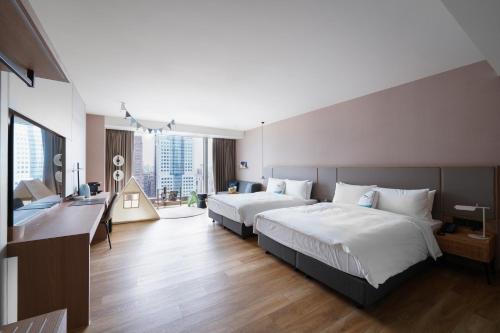 Una cama o camas en una habitación de TAI Urban Resort