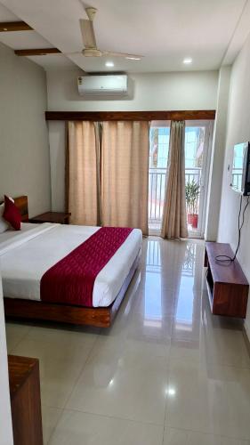 Nelleri Residency Managed By Vaishno Hospitalityにあるベッド