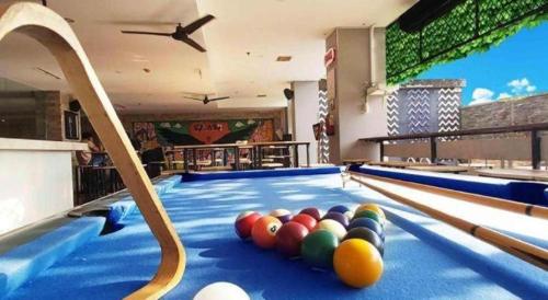 Biliár nebo kulečník v ubytování Royal Bay Hotel Makassar
