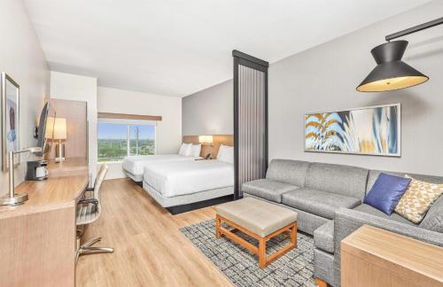 Кровать или кровати в номере Hyatt Place Houston Medical Center