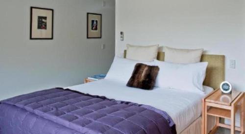 Ένα ή περισσότερα κρεβάτια σε δωμάτιο στο The Arrow Hotel
