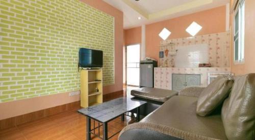 Kuchyň nebo kuchyňský kout v ubytování OYO 949 Sansuk Resort Paknampran