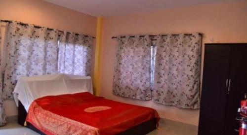 Postel nebo postele na pokoji v ubytování OYO 949 Sansuk Resort Paknampran